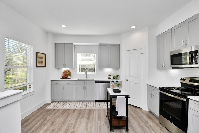 Building Photo - 2006 Laverne Willow Ln