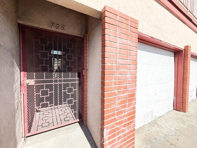 Building Photo - 725 Harrison St