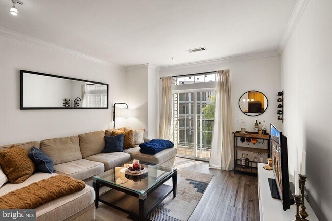 Building Photo - 2465 Army Navy Dr