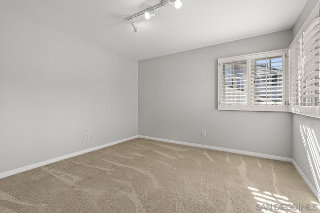 Building Photo - 4485 Sunset Bluffs Way
