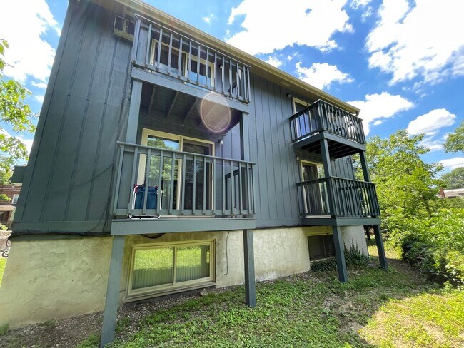 Primary Photo - 2022 Summit St