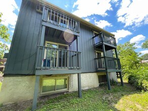 Building Photo - 2022 Summit St