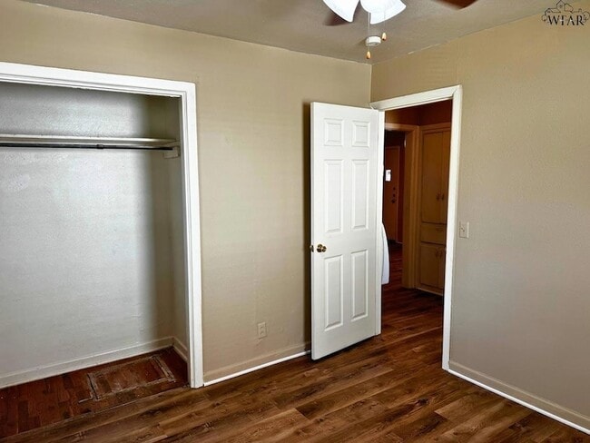 Building Photo - 104 Ave G