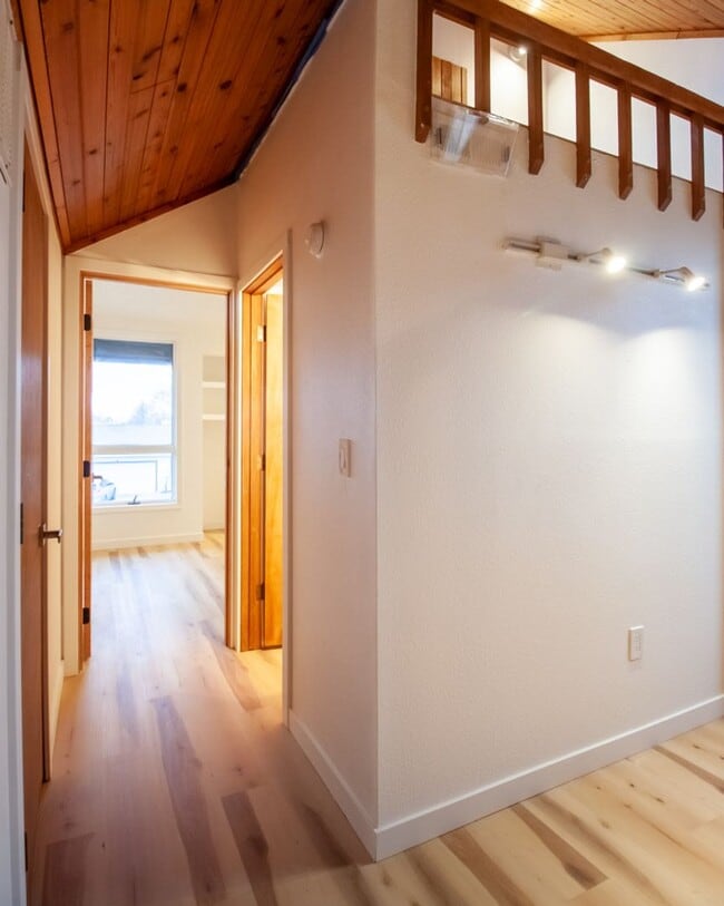 Building Photo - One of a kind home in West Richland