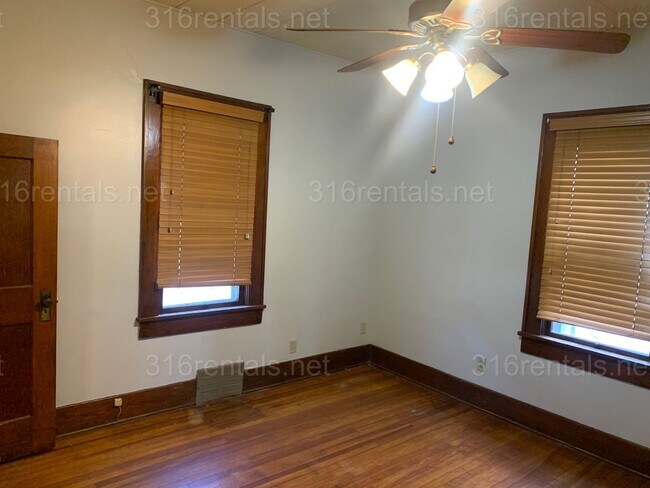 Building Photo - 1230 S Fern St