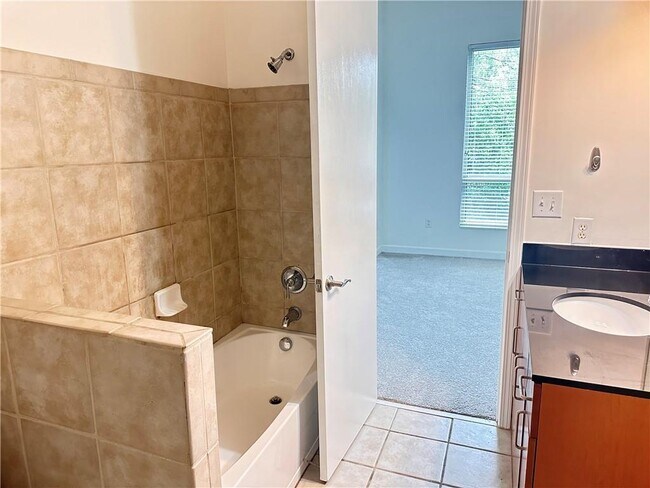 Building Photo - 711 Cosmopolitan Dr NE