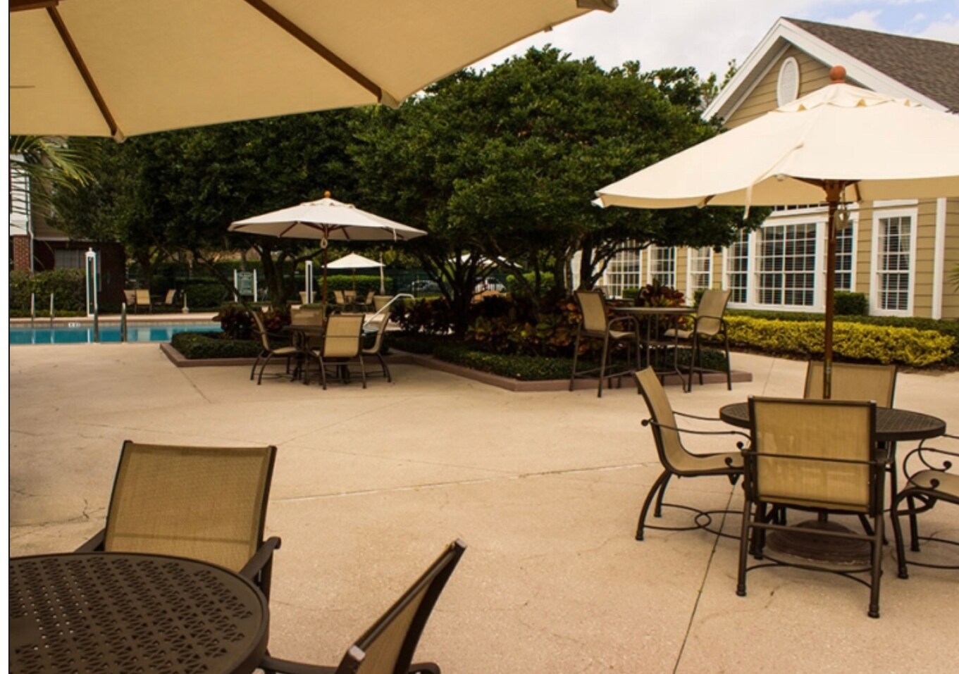 Building Photo - 8301 Elm Park Dr