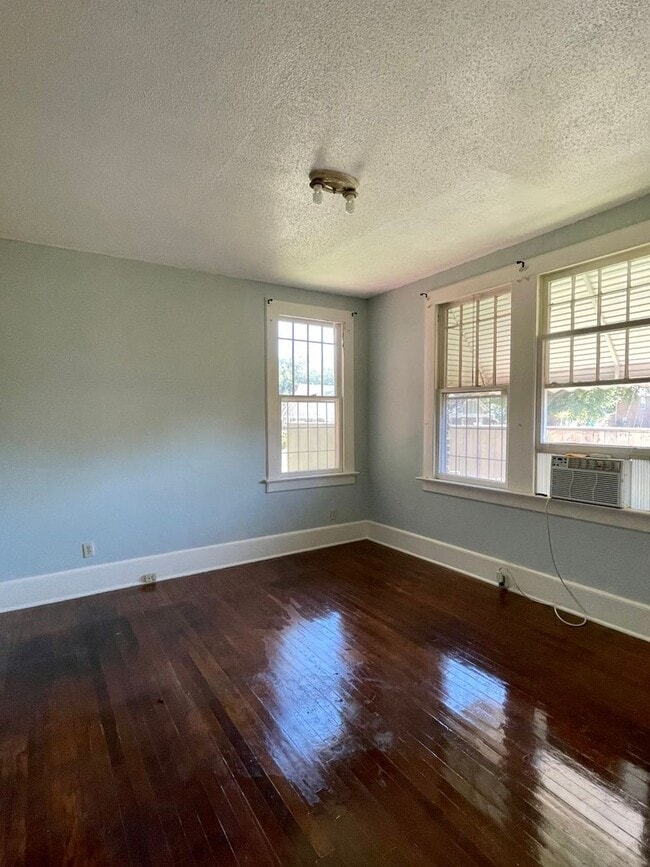 Building Photo - Melrose Heights