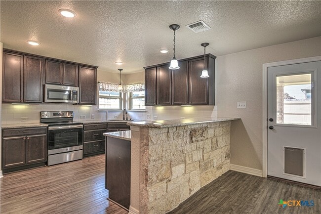 Building Photo - 1814 Rustic Manor Dr