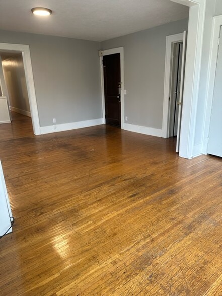 Building Photo - 37 Vick Park B