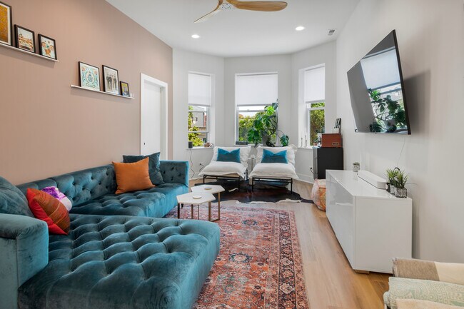 Building Photo - 824 N Maplewood Ave