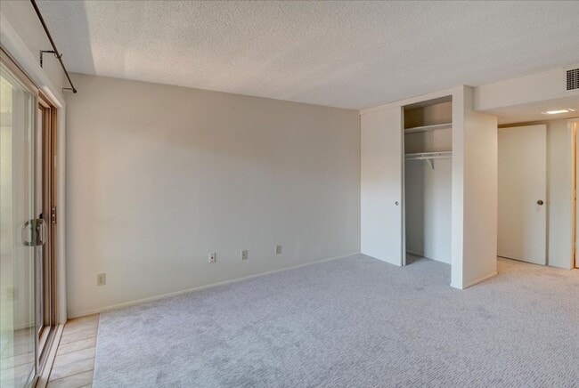 Building Photo - Fantastic 1 Bedroom Condo in Point Loma!!