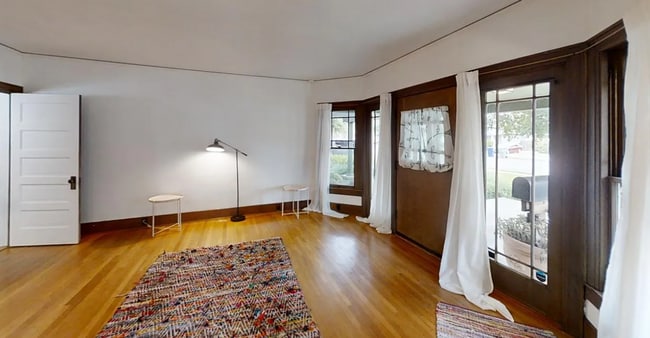 Building Photo - Charming 3-Bedroom Home in the Heart of th...