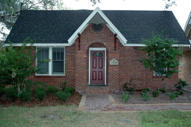 Primary Photo - Cottages at Norman - 4 Bedroom 2 Bathroom ...
