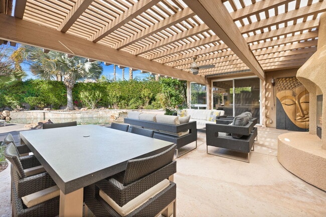 Building Photo - 49105 Casa Del Rio