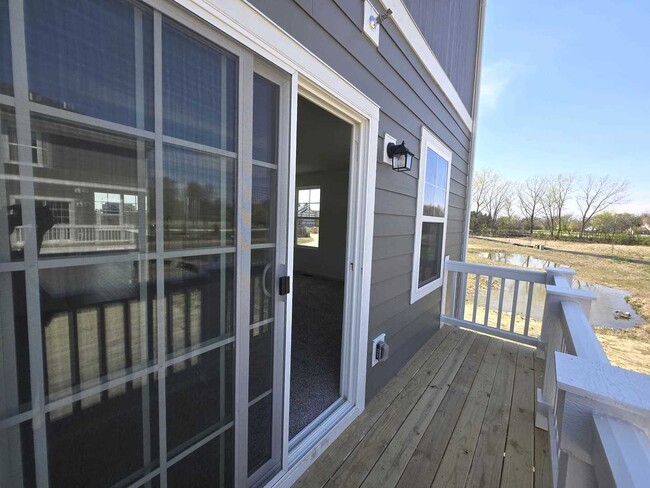 Building Photo - 351 Bridgeview Ct