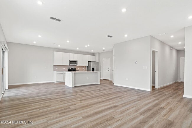 Building Photo - 14710 Cashew Ave