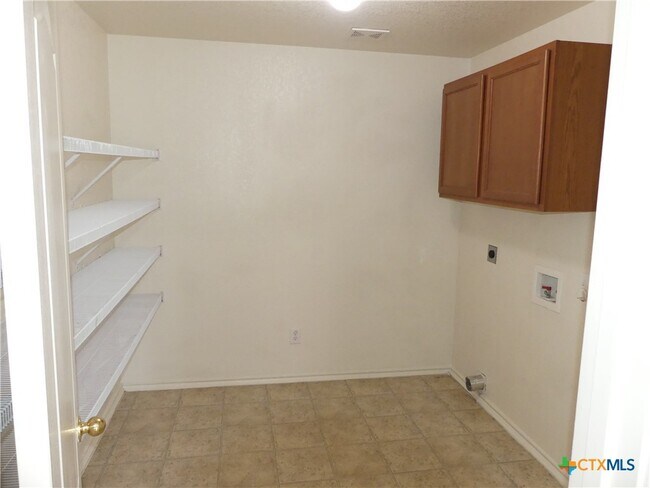 Building Photo - 664 Northern Lights Dr