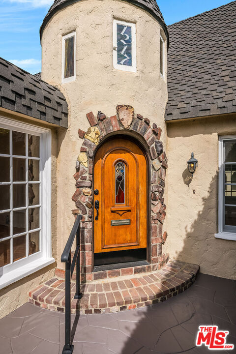 Building Photo - 1217 S Genesee Ave