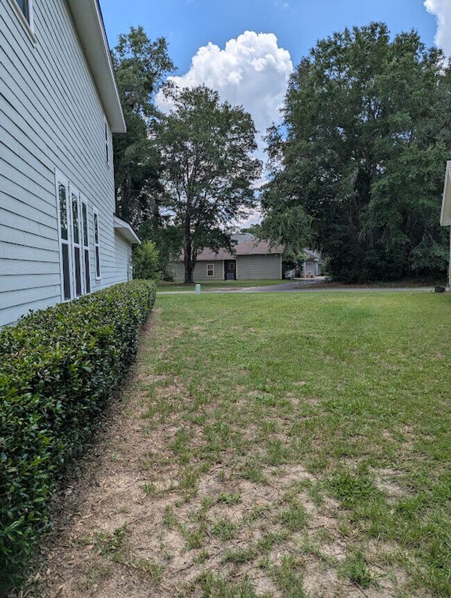 Building Photo - Townsend - 3 Bed 3 Bath Townhome
