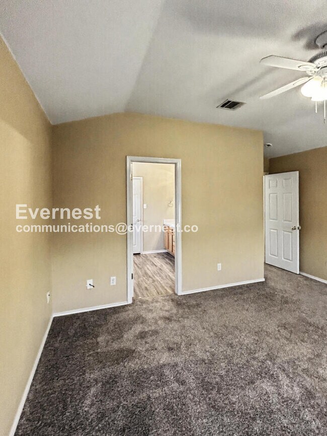 Building Photo - 3 Bed/2.5 Bath Home with Garage / Pet-Friendly / Coming Soon!