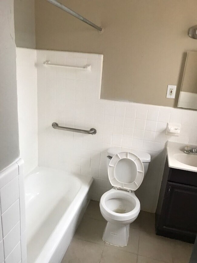 Building Photo - One bedroom charmer close to St Francis Park