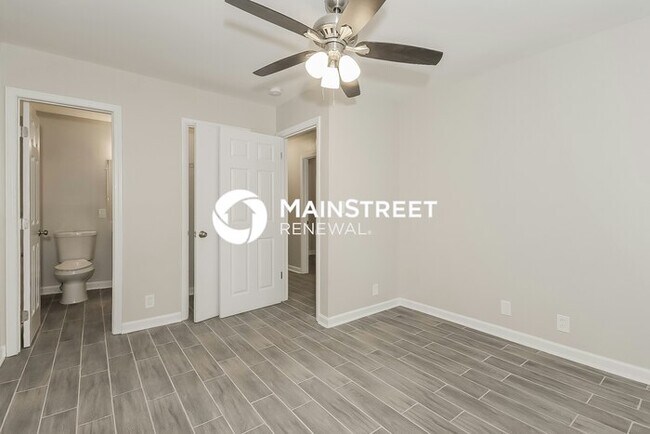 Building Photo - 3 Bedroom Pet-Friendly Home in East Point, GA with Main Street Renewal
