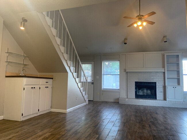 Building Photo - Westside Duplex for Lease near Sooner Mall!!!