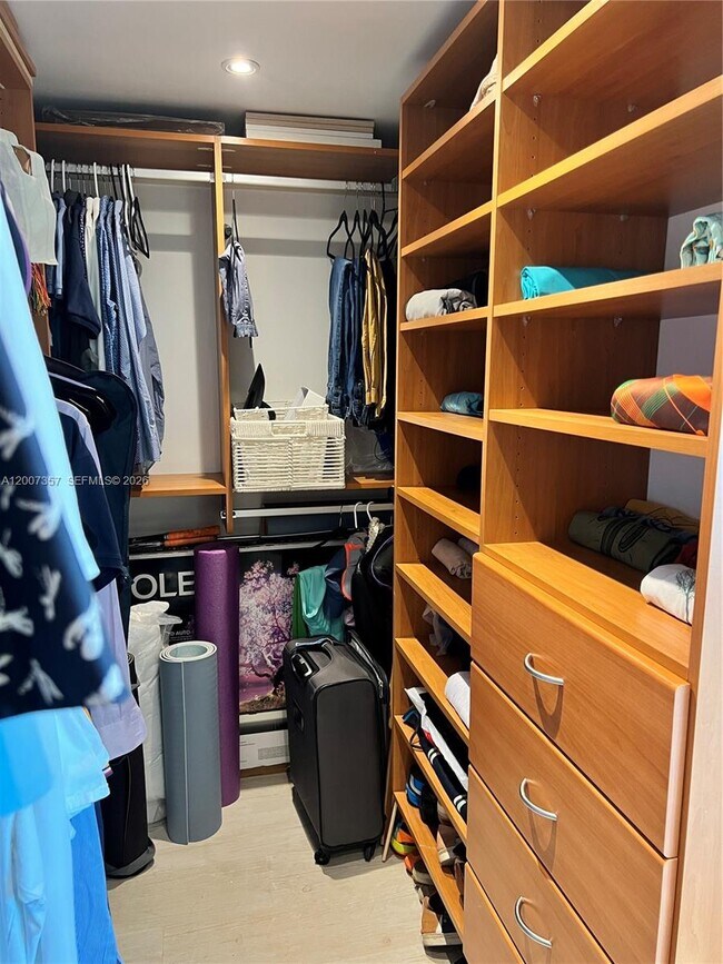 Building Photo - 2475 Brickell Ave