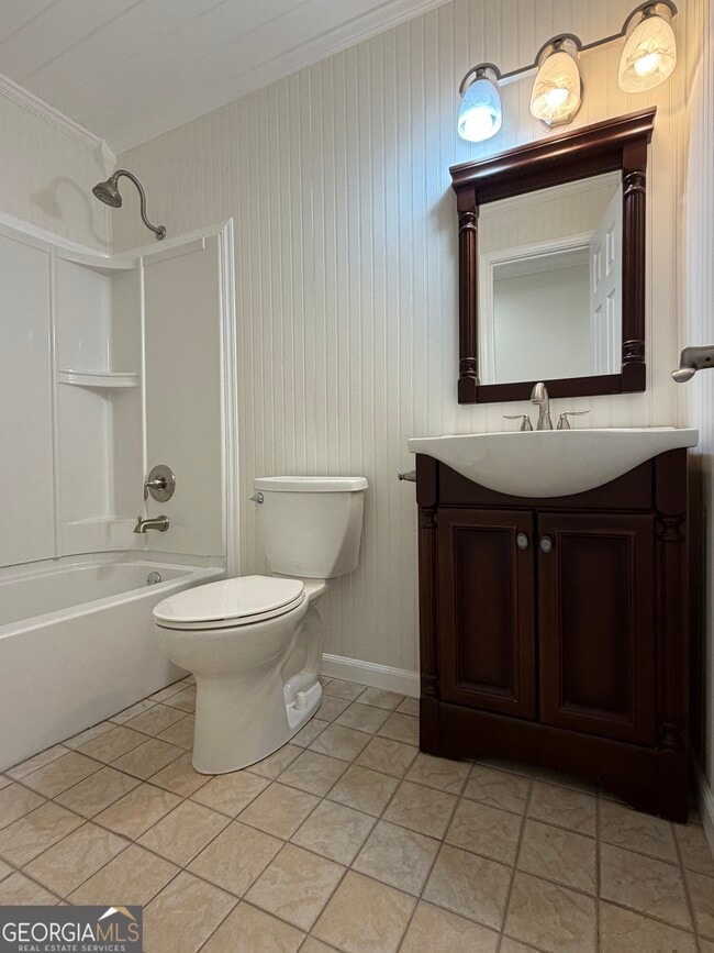 Building Photo - 305 Hillside Dr