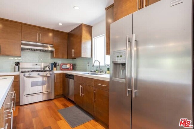 Building Photo - 1610 S Hayworth Ave