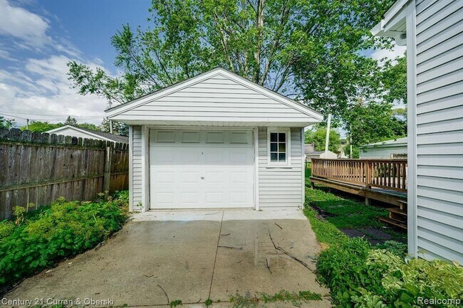 Building Photo - 3015 N Wilson Ave