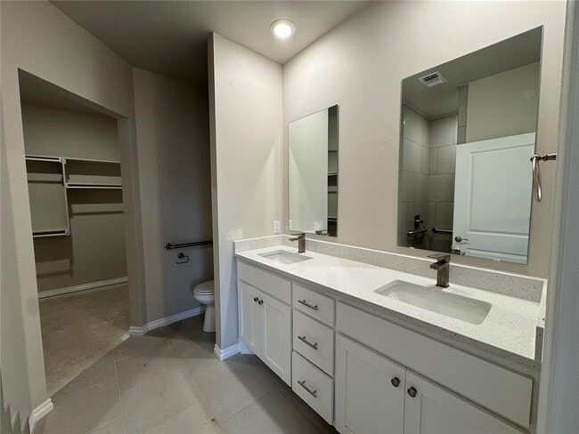 Building Photo - 6804 Labelle Dr
