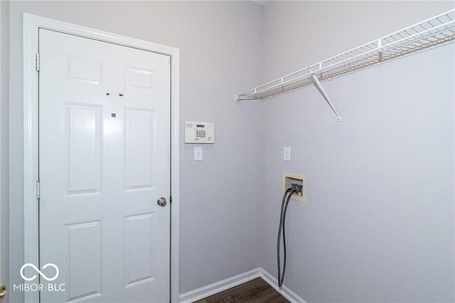 Building Photo - 10272 Lakeland Dr