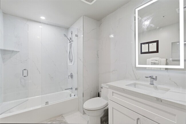 Building Photo - 511 SE 5 Ave