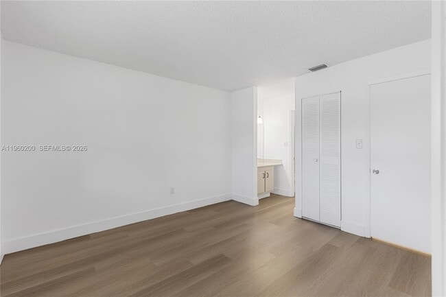 Building Photo - 6061 Shaker Wood Cir