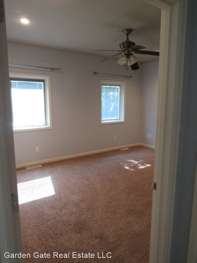 Building Photo - 3 br, 2 bath House - 841 Recluse