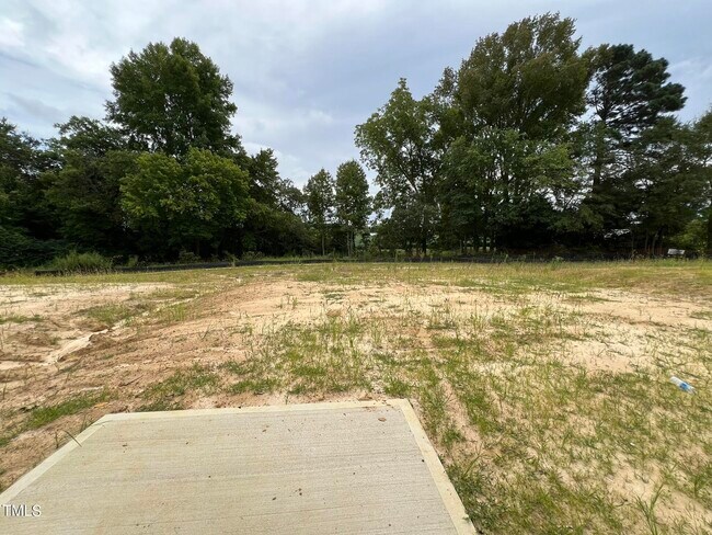 Building Photo - 327 White Birch Ln