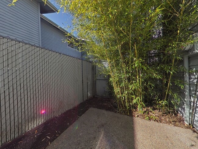 Building Photo - Cozy  1 Bedroom Townhouse ~ South Corvallis