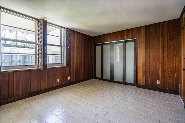 Building Photo - 9500 W Bay Harbor Dr