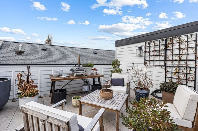 Building Photo - 1738 W 17th St