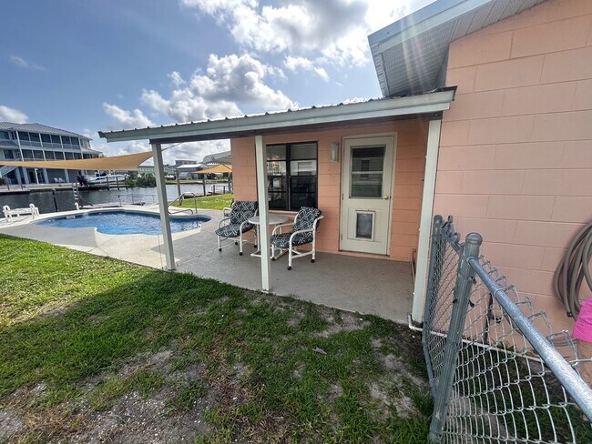 Building Photo - DIRECT GULF ACCESS 2/2 FOR RENT