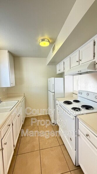 Building Photo - 550 El Cielo Rd