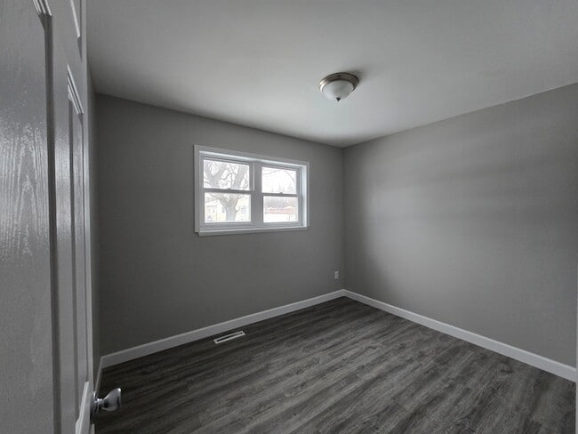 Building Photo - 1044 Hobart St