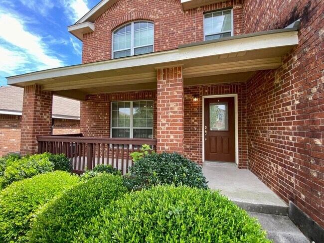 Primary Photo - Gorgeous 4 bed/2.5 bath home in a great lo...