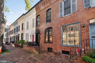Building Photo - 1025 30th St NW