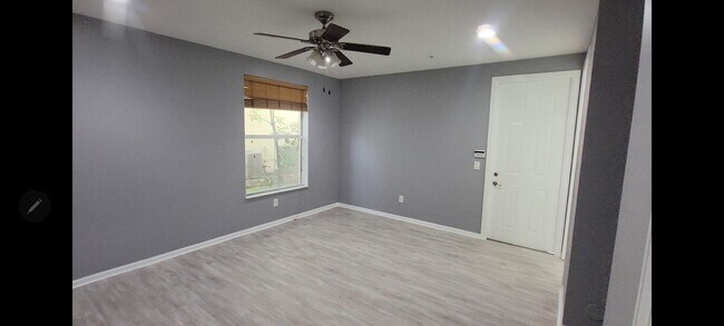 Building Photo - 3920 Laurel Ln