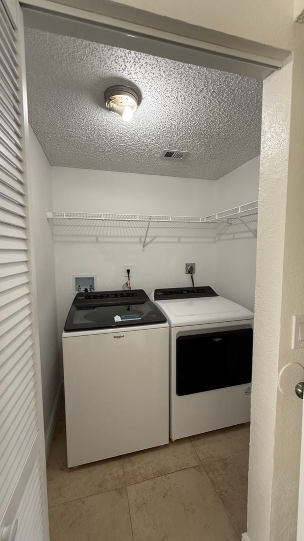 Building Photo - Updated 2BR/2BA w/ Balcony — Palm Beach Grande