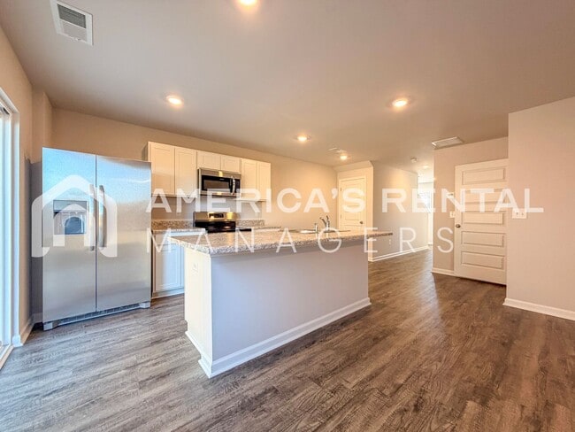 Building Photo - Stylish two level home with open concept l...