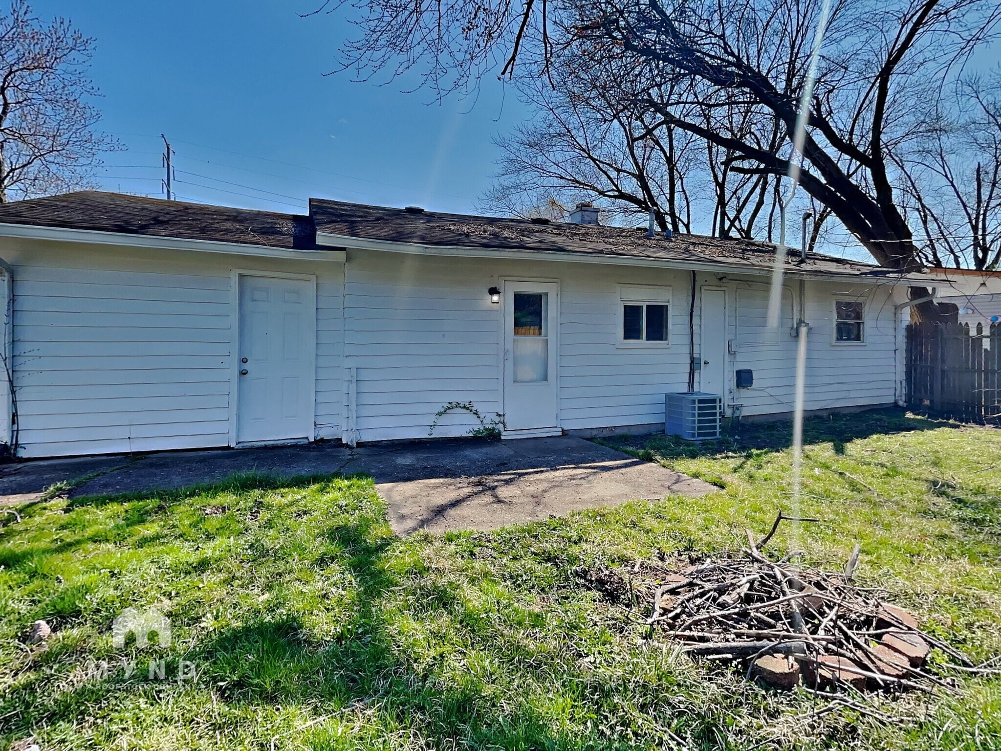 Building Photo - 2620 Eagledale Dr